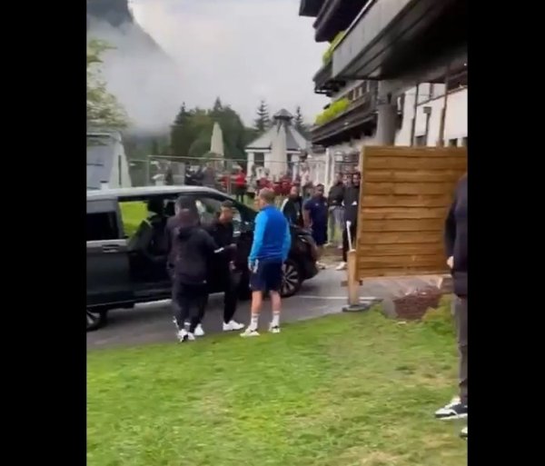 巨星归队！C罗抵达利雅得奏效集训营，激勉奥地利小镇住户围不雅